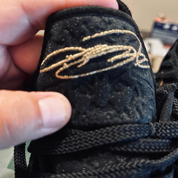 New Lebron 16 I’m King shoes 👟 I had these since 2018 - Picture 9 of 12